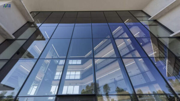 مقایسه قیمت نمای کرتین وال با سایر نماهای خشک چیست؟